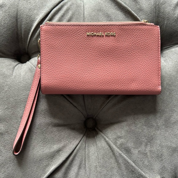 MK Adele Leather Smartphone Wallet - Picture 1 of 3